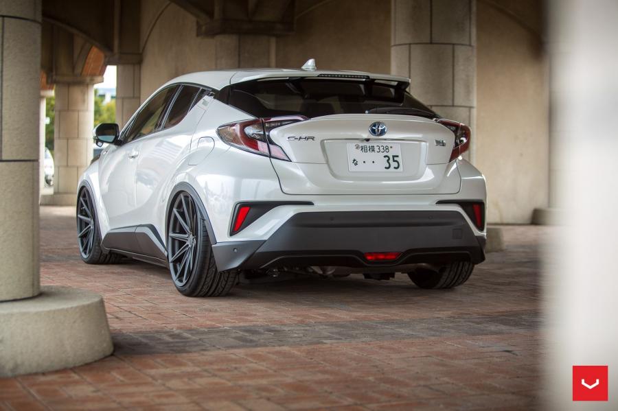  Toyota C-HR on Vossen Wheels (VFS10) 2017 года  (фото 17 из 20)